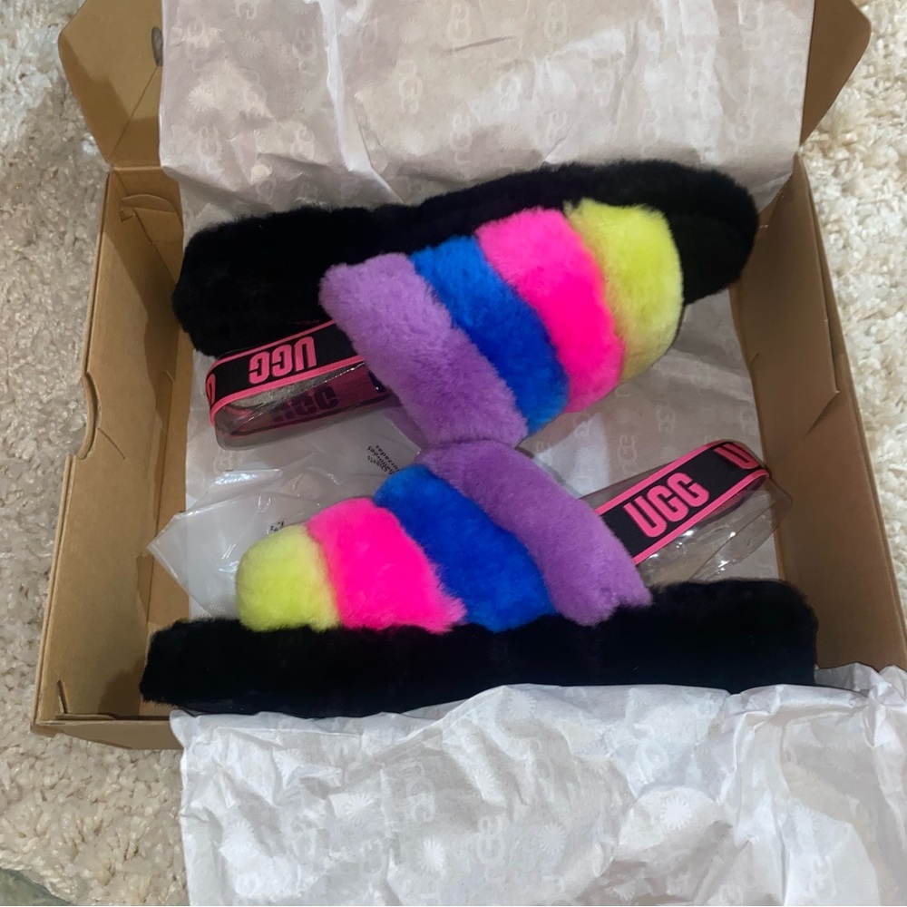 New in Box Ugg Fluff Yeah Slipper Sandals Neon size 10